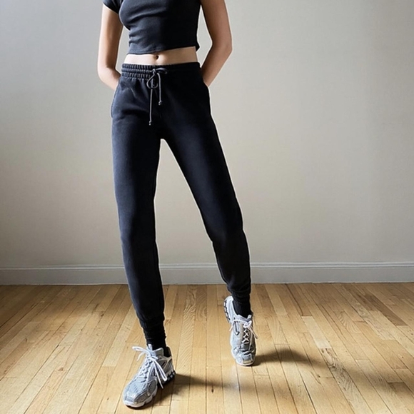 Cozy AF TNA black sweatpants - Picture 1 of 9